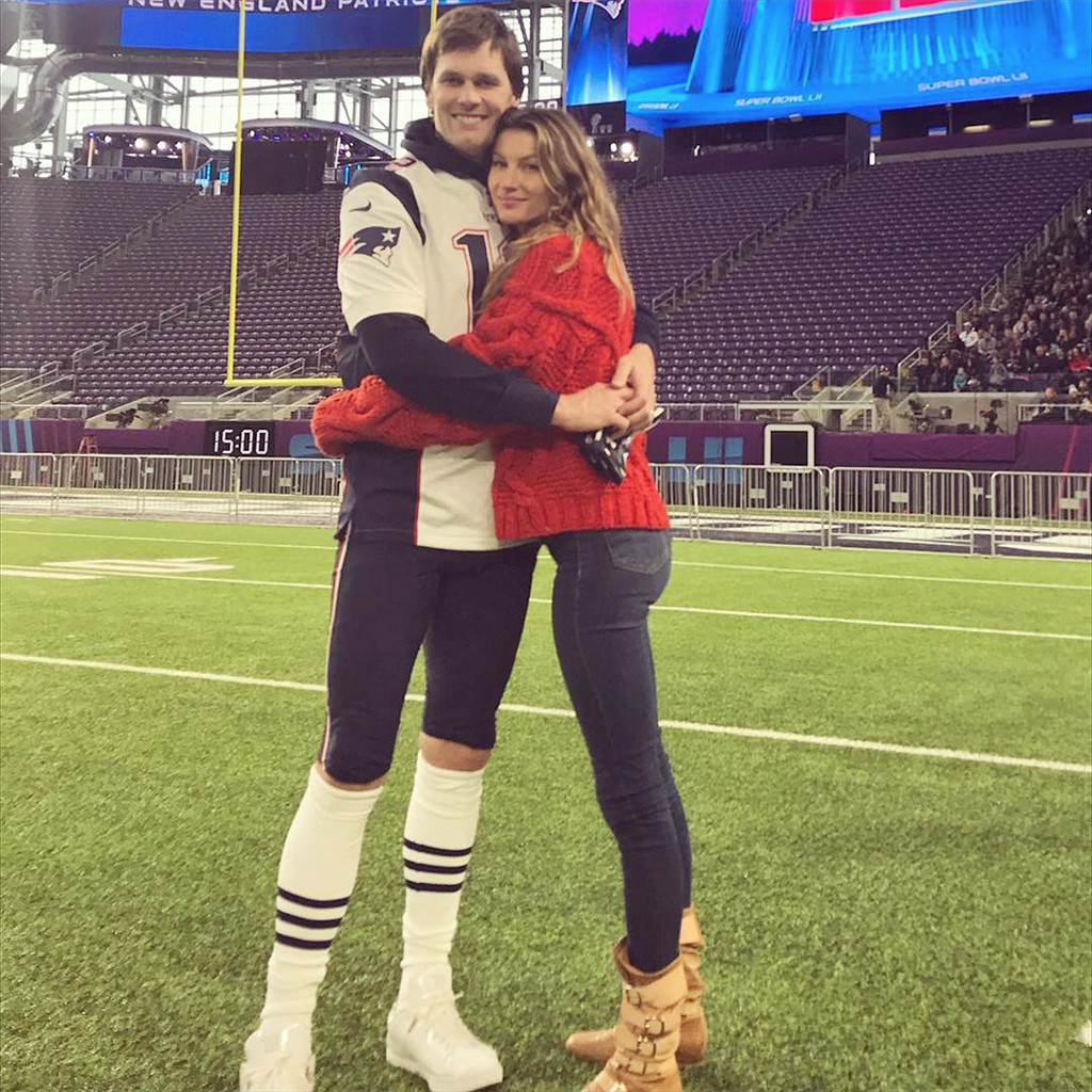 Gisele Bündchen and Tom Brady Kiss in Costa Rica After 2018 Super Bowl Loss | E! News1024 x 1024